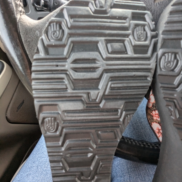 Teva flip flops like new size 8 - Picture 13 of 13